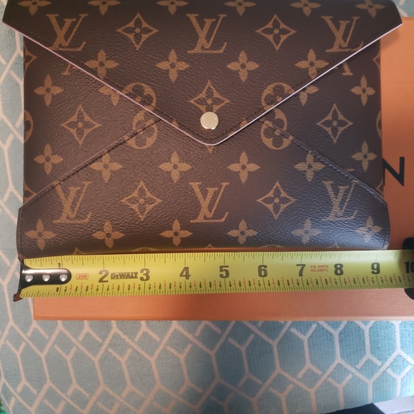 Large louis Vuitton pouch - Picture 4 of 7